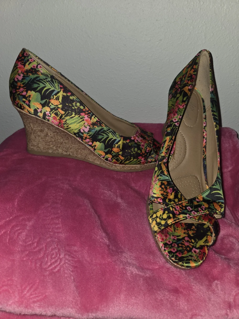 dexflex comfort Black Floral Peep-Toe Cork Wedges